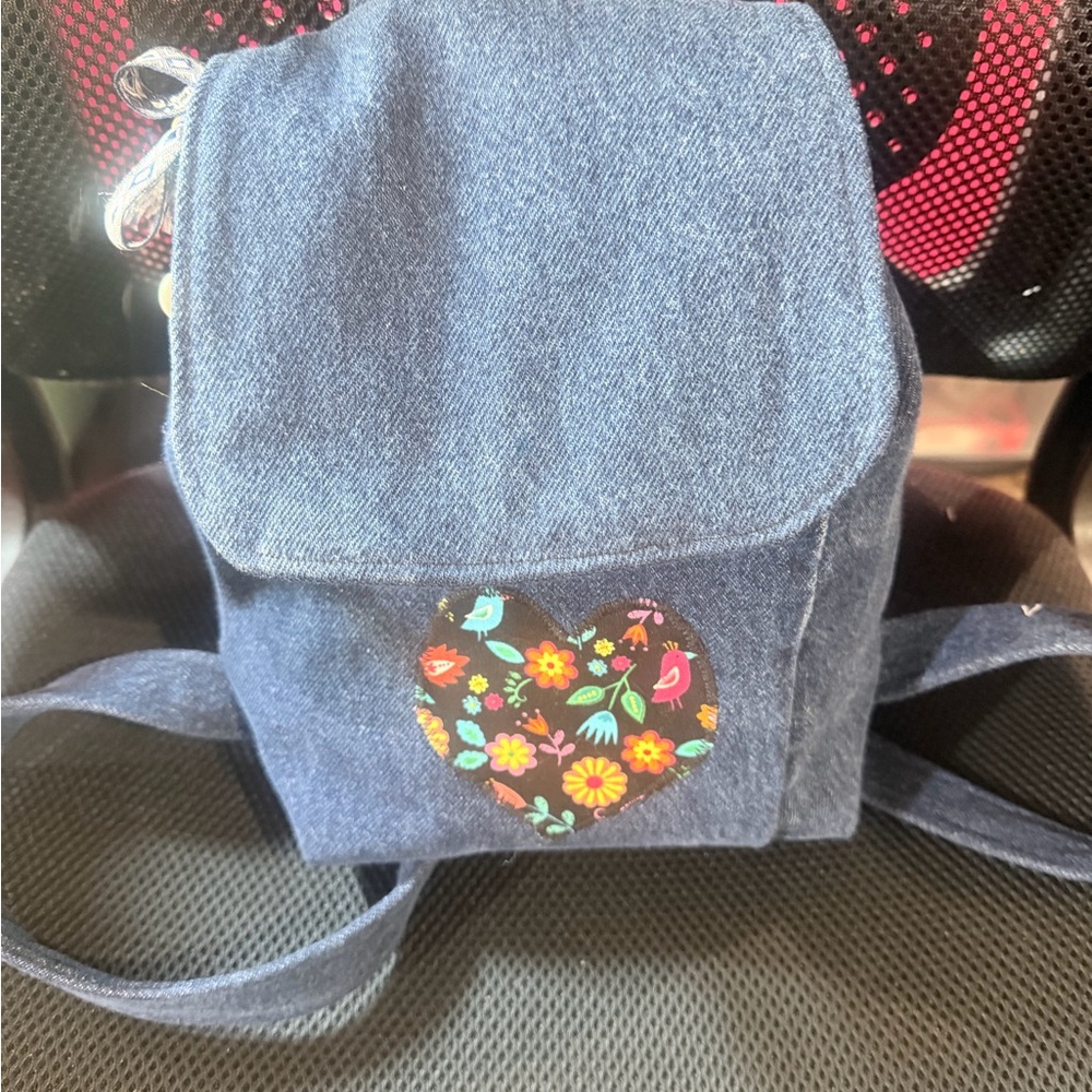 Handmade backpack with recycled Polo jeans. 10x7x3.